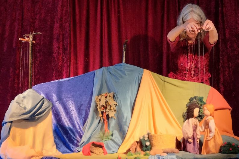 Puppenspiel Frau Holle Märchen