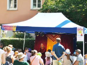 Erzählen von Märchen und Geschichten beim Märchen-Mitmach-Programm